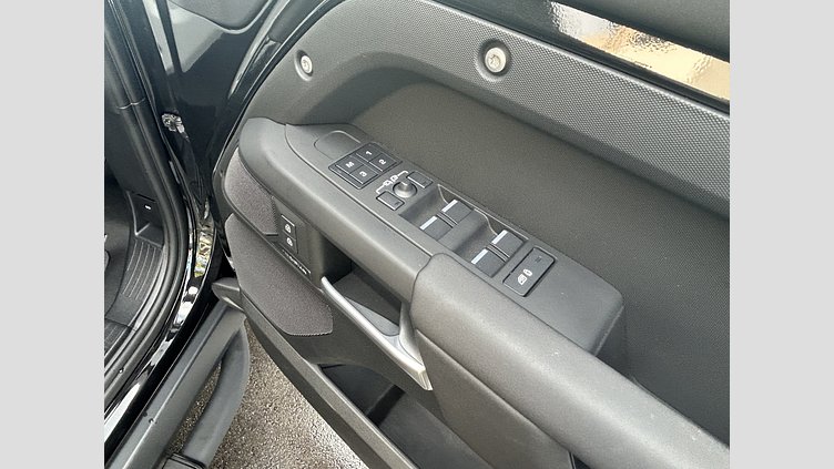 2024 認定中古車 Land Rover Defender 110 Santorini Black 2.0L　P300 DynamicSE