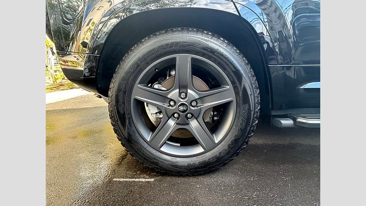 2024 認定中古車 Land Rover Defender 110 Santorini Black 2.0L　P300 DynamicSE