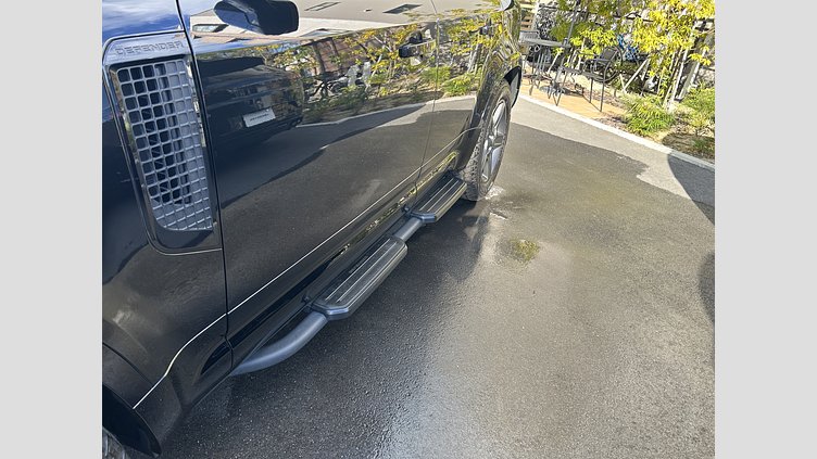 2024 認定中古車 Land Rover Defender 110 Santorini Black 2.0L　P300 DynamicSE