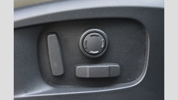 2023 認定中古車 Land Rover Defender 90 Pangea Green AWD P300 SE 