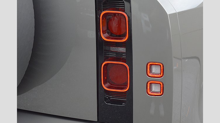 2025 認定中古車 Land Rover Defender 110 Silicon Silver D350  AWD HAKUBA EDITION