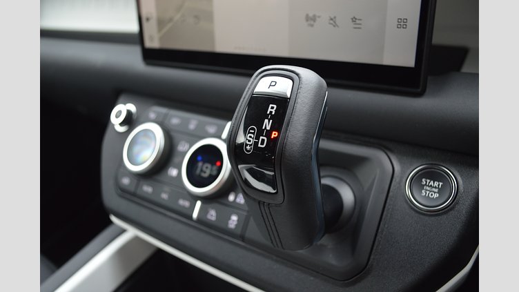 2025 認定中古車 Land Rover Defender 110 Silicon Silver D350  AWD HAKUBA EDITION