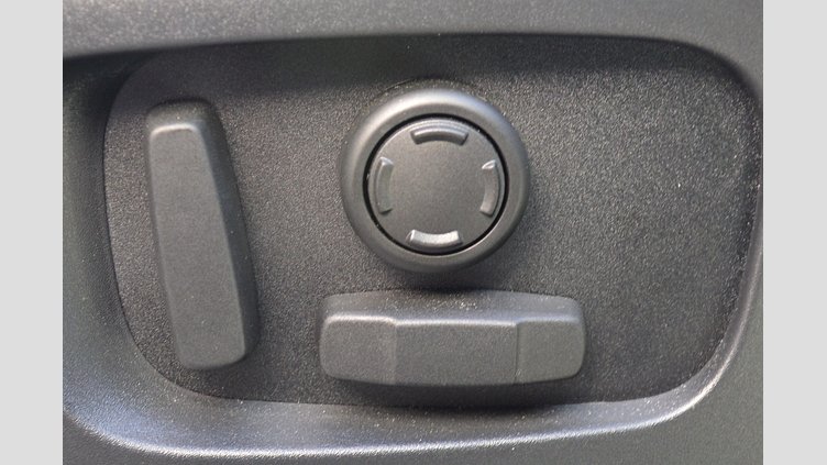 2024 認定中古車 Land Rover Discovery Sport Fuji White AWD D200 DYNAMIC SE  5+2