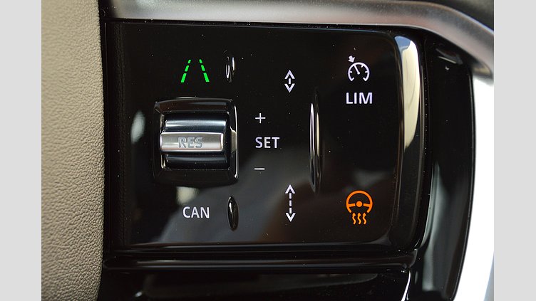 2024 認定中古車 Land Rover Discovery Sport Fuji White AWD D200 DYNAMIC SE  5+2