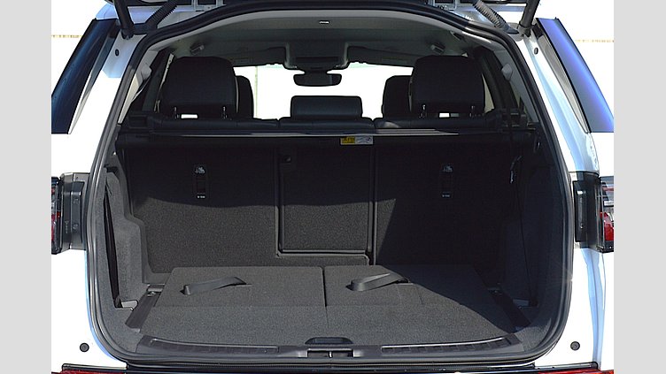 2024 認定中古車 Land Rover Discovery Sport Fuji White AWD D200 DYNAMIC SE  5+2