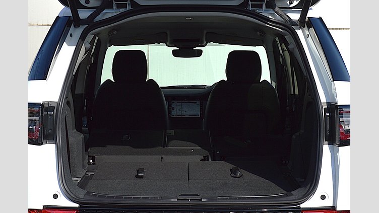 2024 認定中古車 Land Rover Discovery Sport Fuji White AWD D200 DYNAMIC SE  5+2