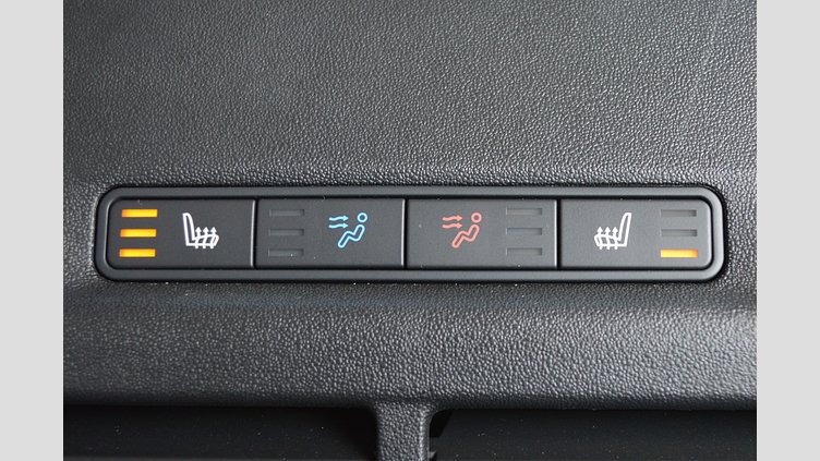 2024 認定中古車 Land Rover Discovery Sport Fuji White AWD D200 DYNAMIC SE  5+2