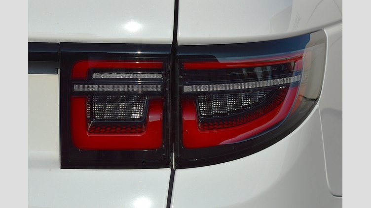 2024 認定中古車 Land Rover Discovery Sport Fuji White AWD D200 DYNAMIC SE  5+2