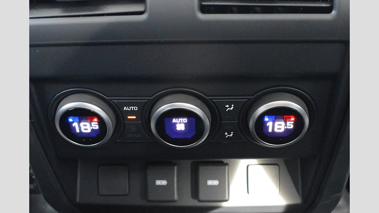 2023 認定中古車 Land Rover Defender 90 Pangea Green AWD P300 SE 