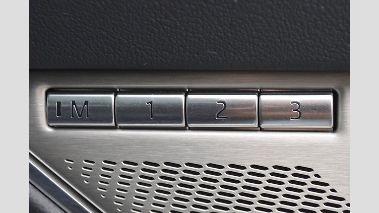 2021 認定中古車 Jaguar F-Pace Yulong White D200 AWD R-DYNAMIC SE