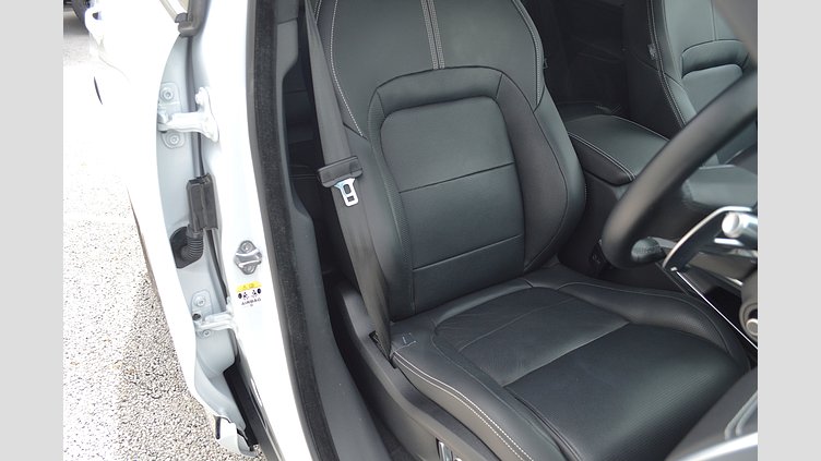 2021 認定中古車 Jaguar F-Pace Yulong White D200 AWD R-DYNAMIC SE