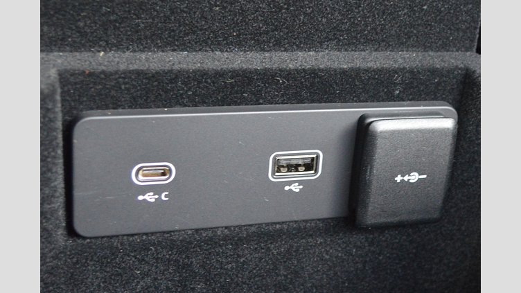 2021 認定中古車 Jaguar F-Pace Yulong White D200 AWD R-DYNAMIC SE