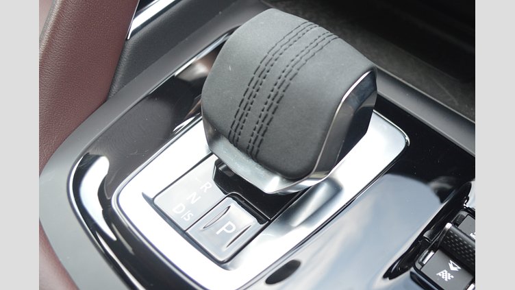 2024 認定中古車 Jaguar E-Pace サントリーニブラック P250（ガソリン） R-DYNAMIC HSE