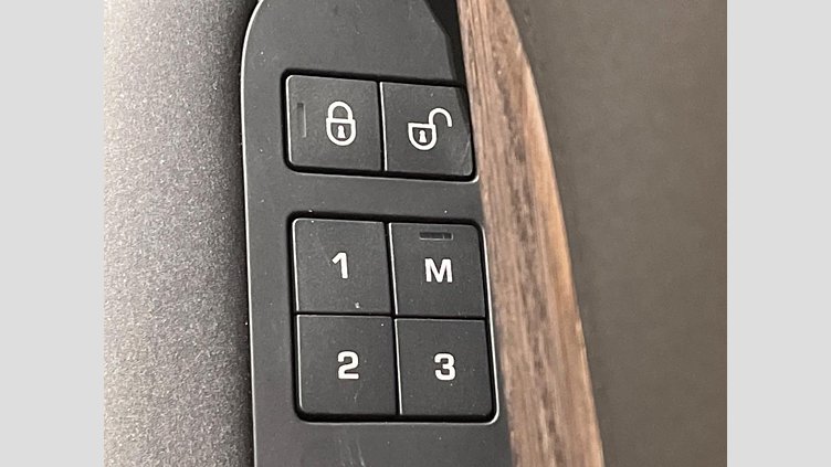 2018 認定中古車 Land Rover Discovery Corris Grey ４WD HSE