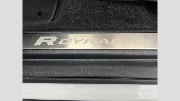 2023 認定中古車 Land Rover Discovery Sport Fuji White 4WD R-Dynamic S P250  5+2シート