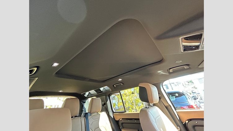 2025 認定中古車 Land Rover Defender 110 Santorini Black 3.0L D350 DynamicHSE