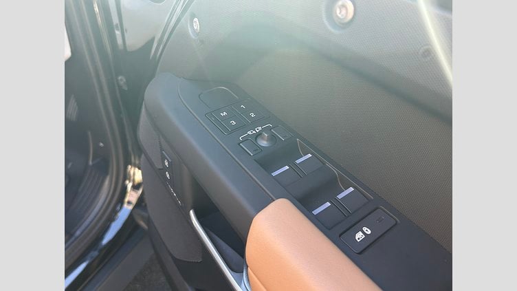 2025 認定中古車 Land Rover Defender 110 Santorini Black 3.0L D350 DynamicHSE