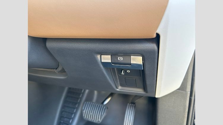 2025 認定中古車 Land Rover Defender 110 Santorini Black 3.0L D350 DynamicHSE