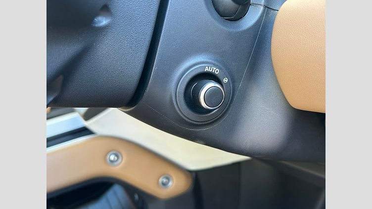 2025 認定中古車 Land Rover Defender 110 Santorini Black 3.0L D350 DynamicHSE