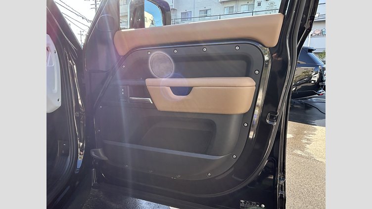 2025 認定中古車 Land Rover Defender 110 Santorini Black 3.0L D350 DynamicHSE