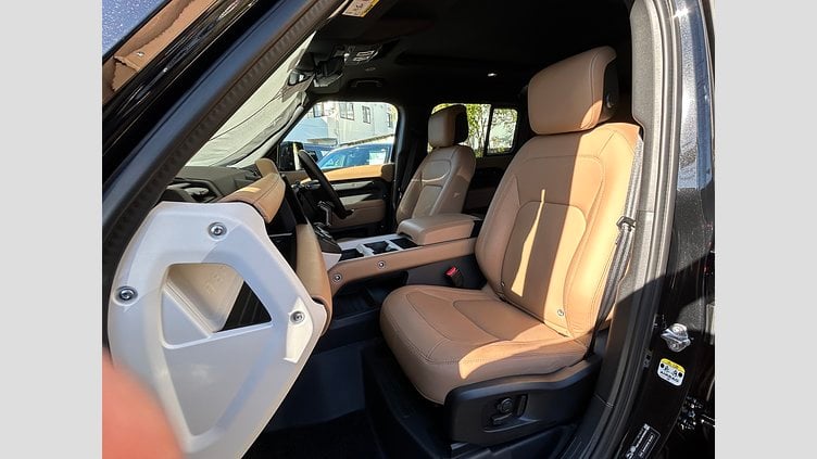 2025 認定中古車 Land Rover Defender 110 Santorini Black 3.0L D350 DynamicHSE