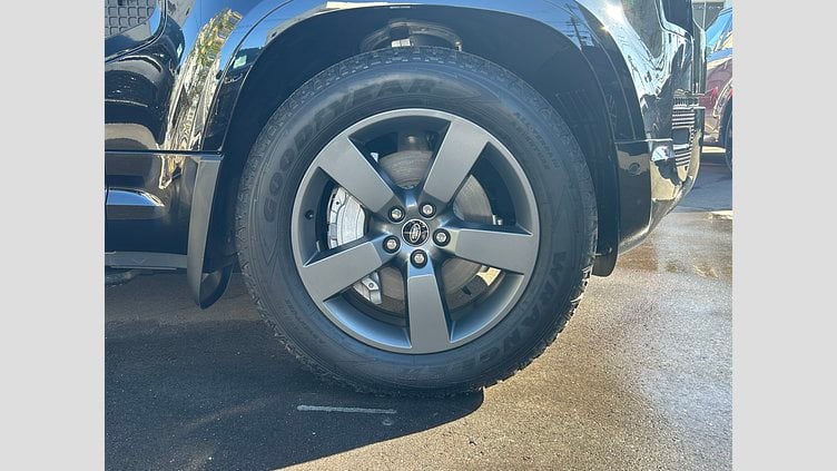 2025 認定中古車 Land Rover Defender 110 Santorini Black 3.0L D350 DynamicHSE
