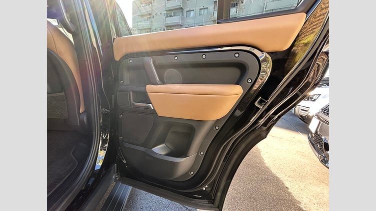 2025 認定中古車 Land Rover Defender 110 Santorini Black 3.0L D350 DynamicHSE