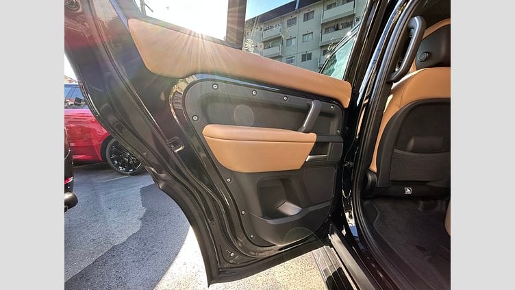 2025 認定中古車 Land Rover Defender 110 Santorini Black 3.0L D350 DynamicHSE