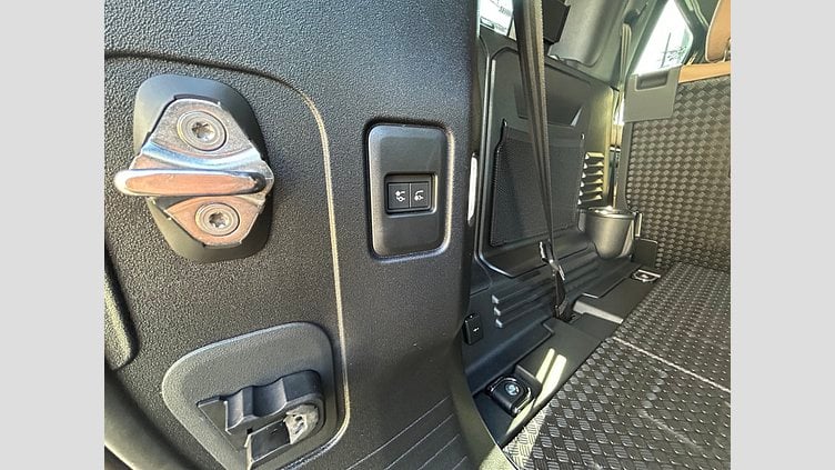 2025 認定中古車 Land Rover Defender 110 Santorini Black 3.0L D350 DynamicHSE