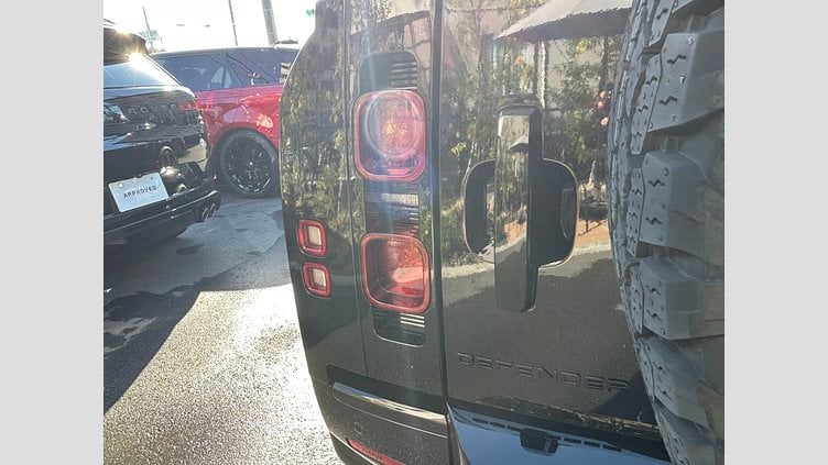 2025 認定中古車 Land Rover Defender 110 Santorini Black 3.0L D350 DynamicHSE