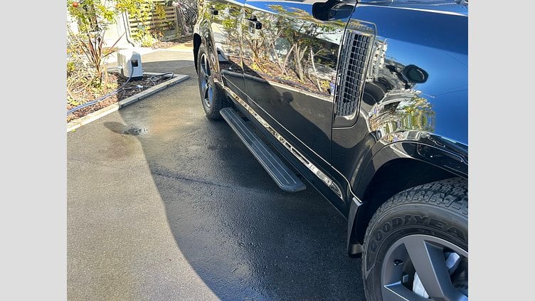 2025 認定中古車 Land Rover Defender 110 Santorini Black 3.0L D350 DynamicHSE