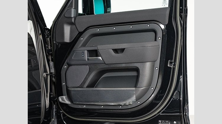 2023 認定中古車 Land Rover Defender 110 Santorini Black 3L ディーゼルエンジン １１０Ｓ Ｄ３００