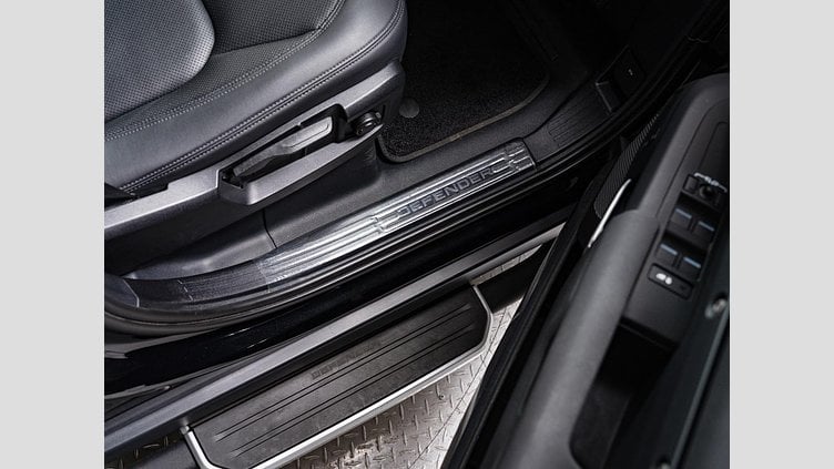 2023 認定中古車 Land Rover Defender 110 Santorini Black 3L ディーゼルエンジン １１０Ｓ Ｄ３００