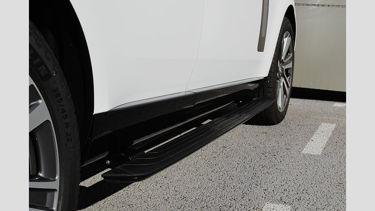 2024 認定中古車 Land Rover Range Rover アイシーホワイト - サテンフィニッシュ P550 AWD PHEV（AT） スタンダードホイールベース SV