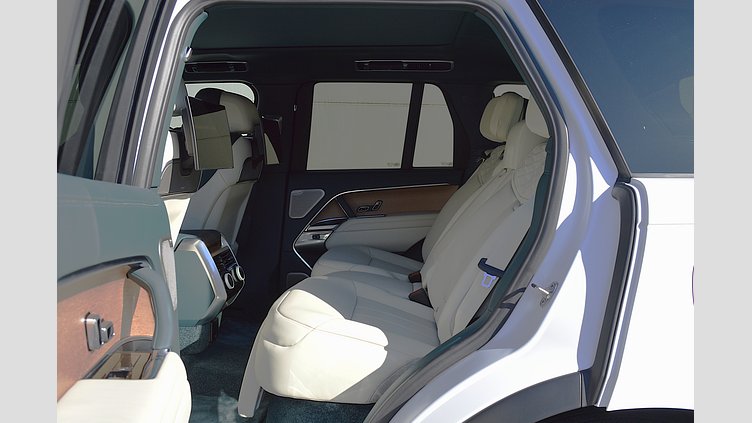2024 認定中古車 Land Rover Range Rover アイシーホワイト - サテンフィニッシュ P550 AWD PHEV（AT） スタンダードホイールベース SV
