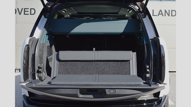 2024 認定中古車 Land Rover Range Rover アイシーホワイト - サテンフィニッシュ P550 AWD PHEV（AT） スタンダードホイールベース SV