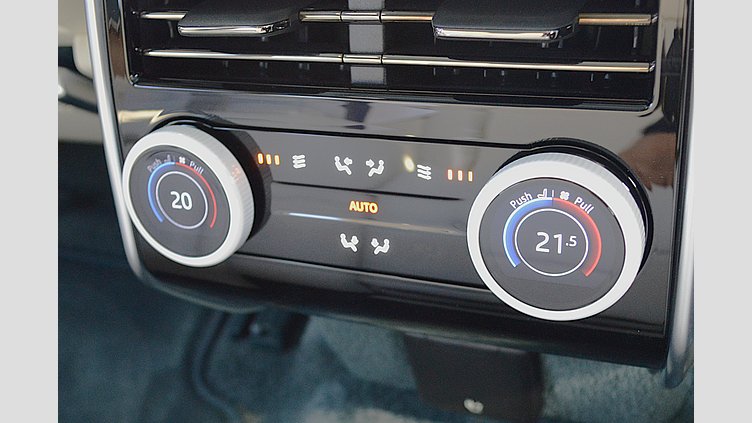 2024 認定中古車 Land Rover Range Rover アイシーホワイト - サテンフィニッシュ P550 AWD PHEV（AT） スタンダードホイールベース SV