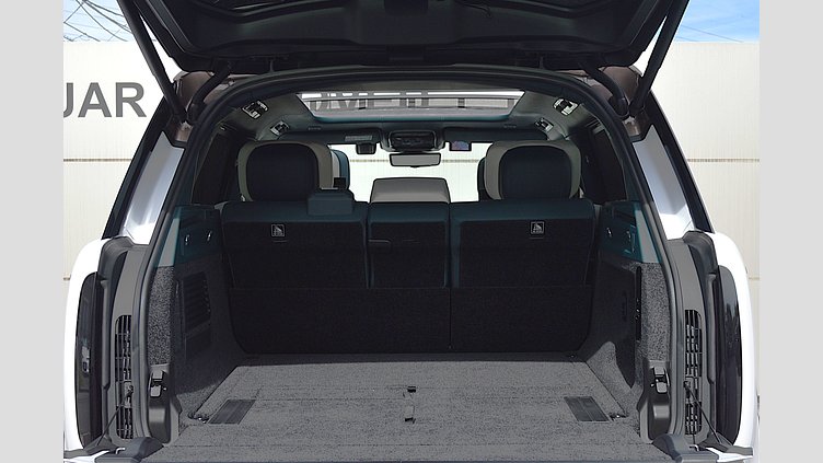 2024 認定中古車 Land Rover Range Rover アイシーホワイト - サテンフィニッシュ P550 AWD PHEV（AT） スタンダードホイールベース SV