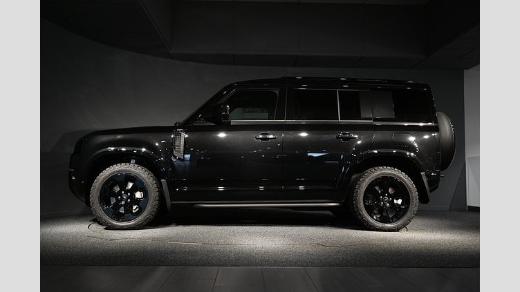2025 Ny Land Rover Defender 110 Santorini Black AWD 110 P300e X-Dynamic SE