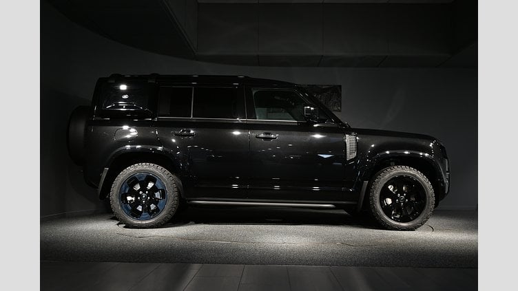 2025 Ny Land Rover Defender 110 Santorini Black AWD 110 P300e X-Dynamic SE