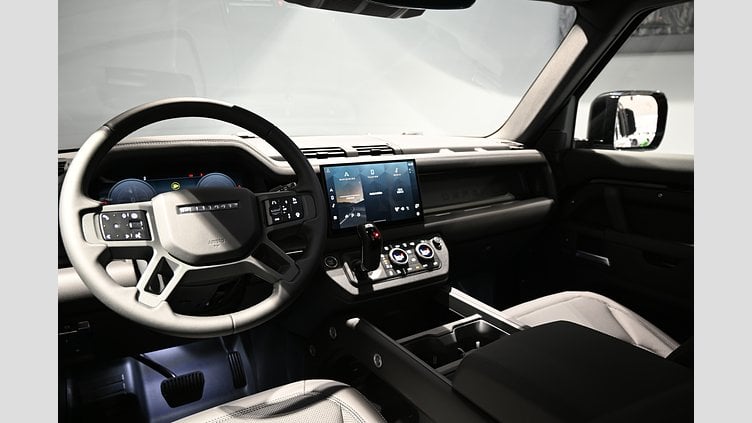 2025 Ny Land Rover Defender 110 Santorini Black AWD 110 P300e X-Dynamic SE