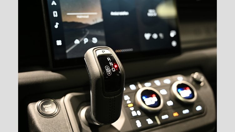 2025 Ny Land Rover Defender 110 Santorini Black AWD 110 P300e X-Dynamic SE