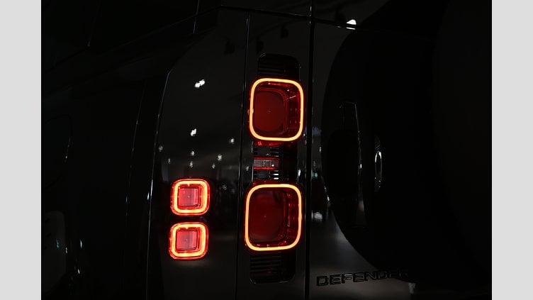 2025 Ny Land Rover Defender 110 Santorini Black AWD 110 P300e X-Dynamic SE