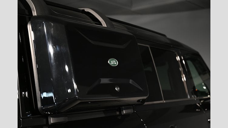 2025 Ny Land Rover Defender 110 Santorini Black AWD 110 P300e X-Dynamic SE