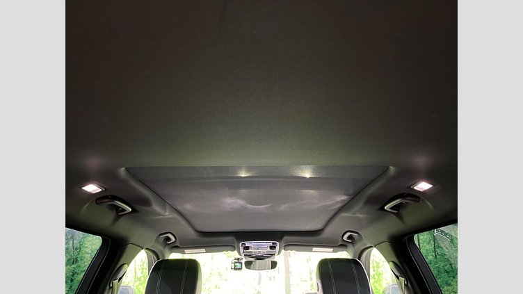 2018 認定中古車 Land Rover Range Rover Velar Santorini Black 4WD R-Dynamic SE