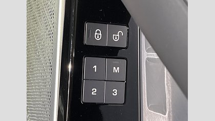 Range Rover Velar 17