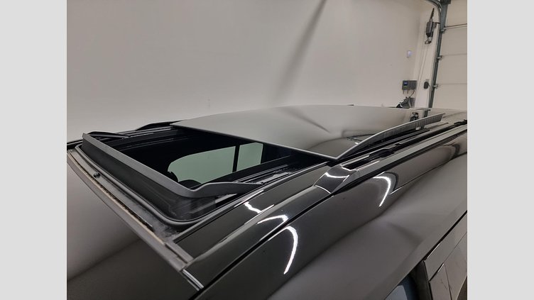 2025 Rabljena vozila Land Rover Defender 110 Tasman Blue D250 AWD AUTOMATIC MHEV X-DYNAMIC HSE 