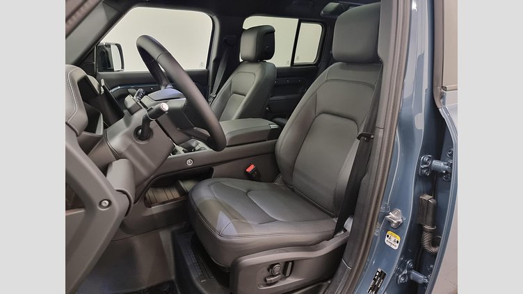 2025 Rabljena vozila Land Rover Defender 110 Tasman Blue D250 AWD AUTOMATIC MHEV X-DYNAMIC HSE 