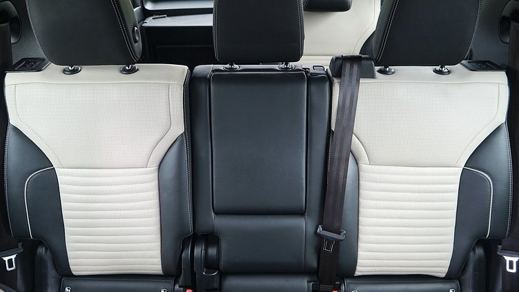 2022 Approved Land Rover Discovery Santorini Black D300 R-Dynamic HSE