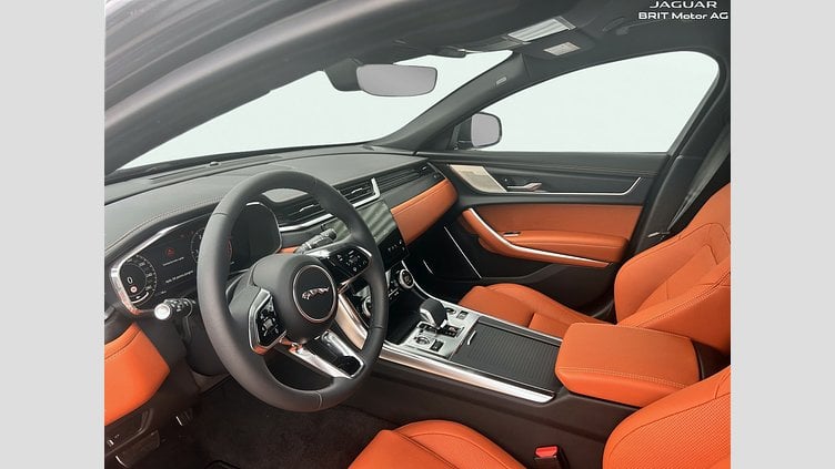 2024 Approved Jaguar XF British Racing Green 2.0D I4 	204 CP
 R-Dynamic SE